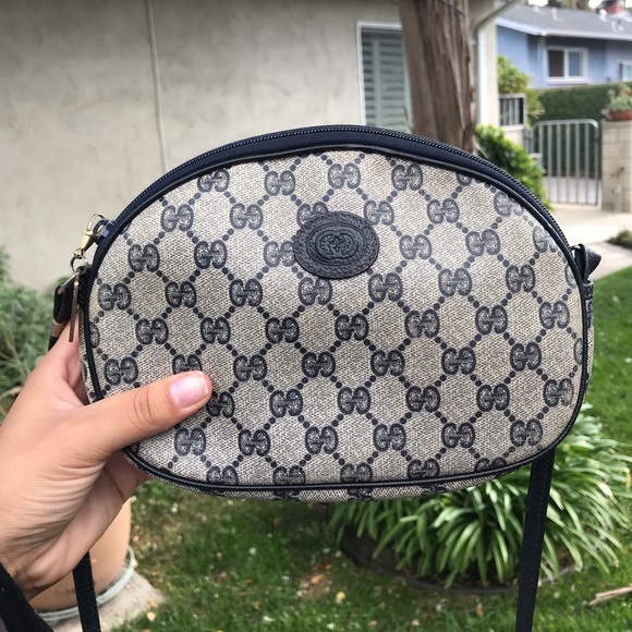 Gucci Handbags - AUTHENTIC VINTAGE GUCCI CROSS BODY